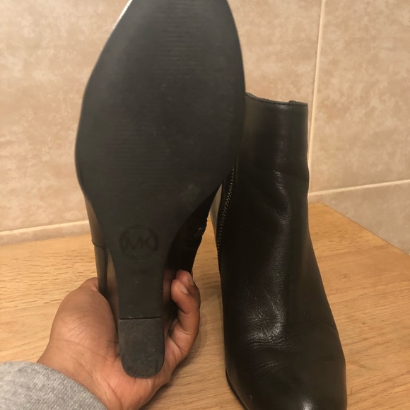 Micheal Kors bootie - Picture 3 of 3